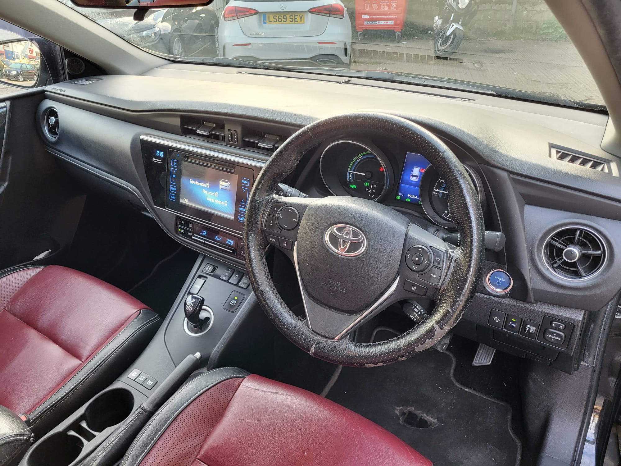 b5279587-6a43-472c-b747-32e8f8a3a341