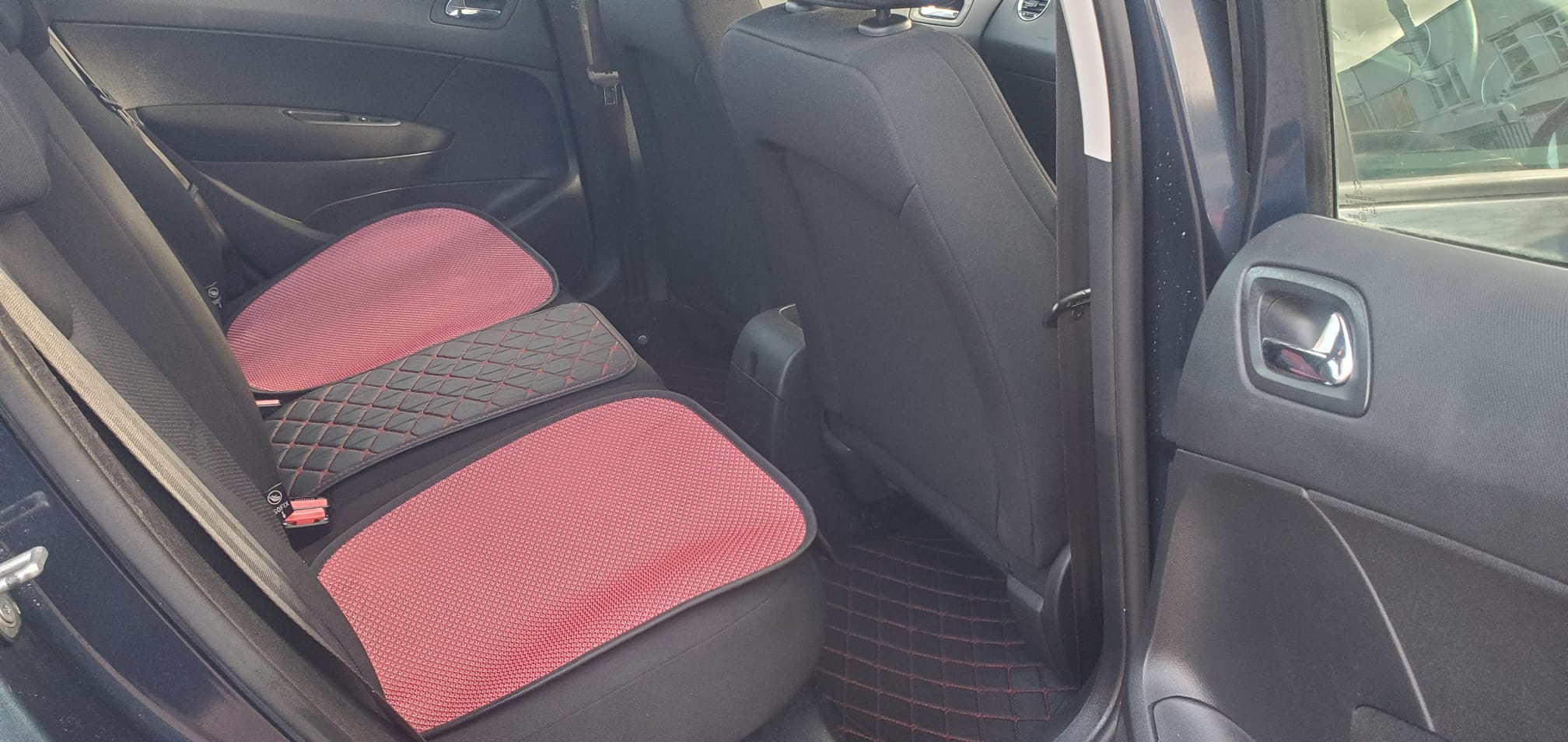 b90ed587-eaa2-4c31-b7ec-81c006df79a9